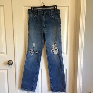 Wrangler distressed straight blue jeans, size 30x32